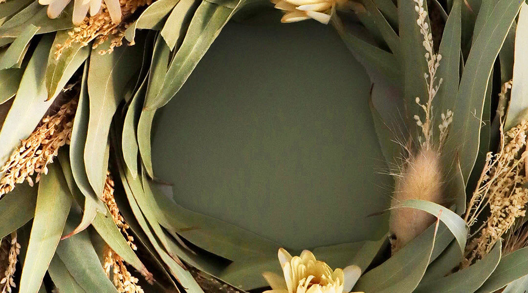 Closeup Dried Flower Wreath Leaves Wrh Nat